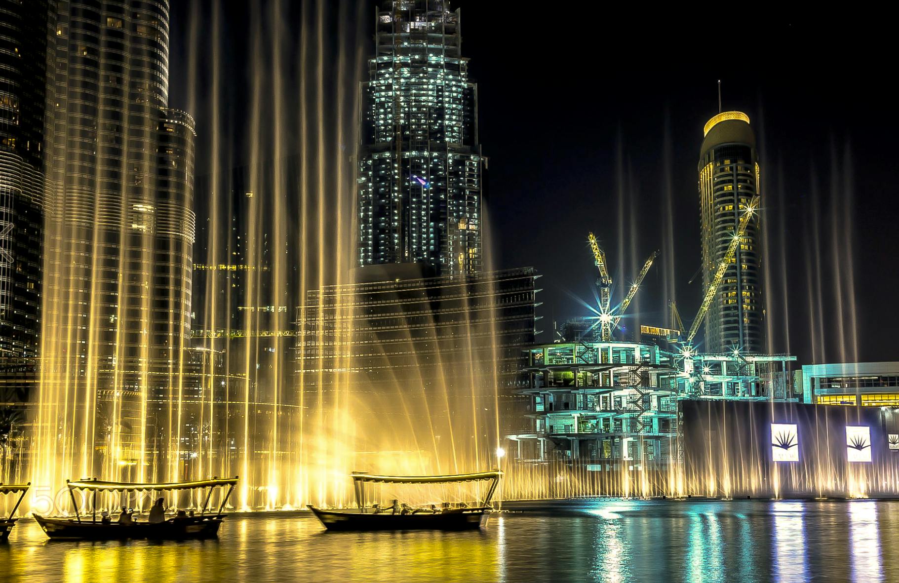The Dubai Fountain Show and Lake Ride Location