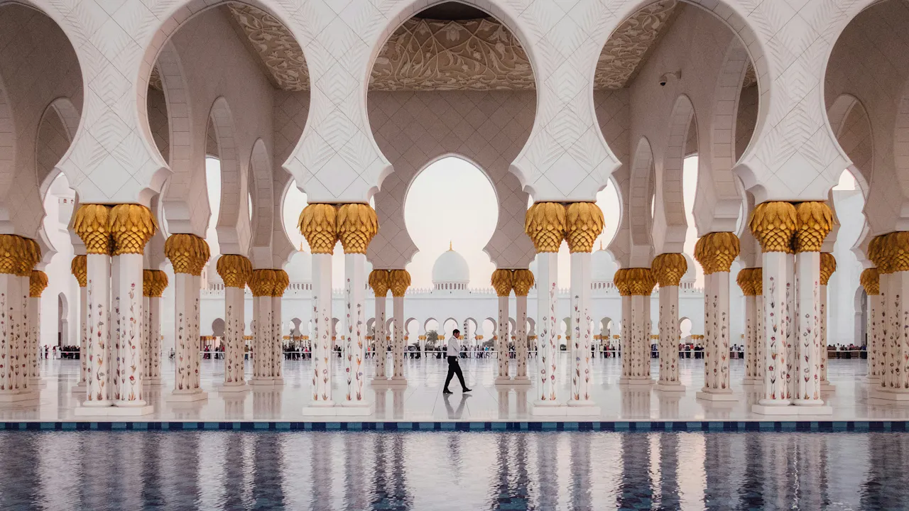 Sheikh Zayed Mosque + Ferrari World Tour Thrillark