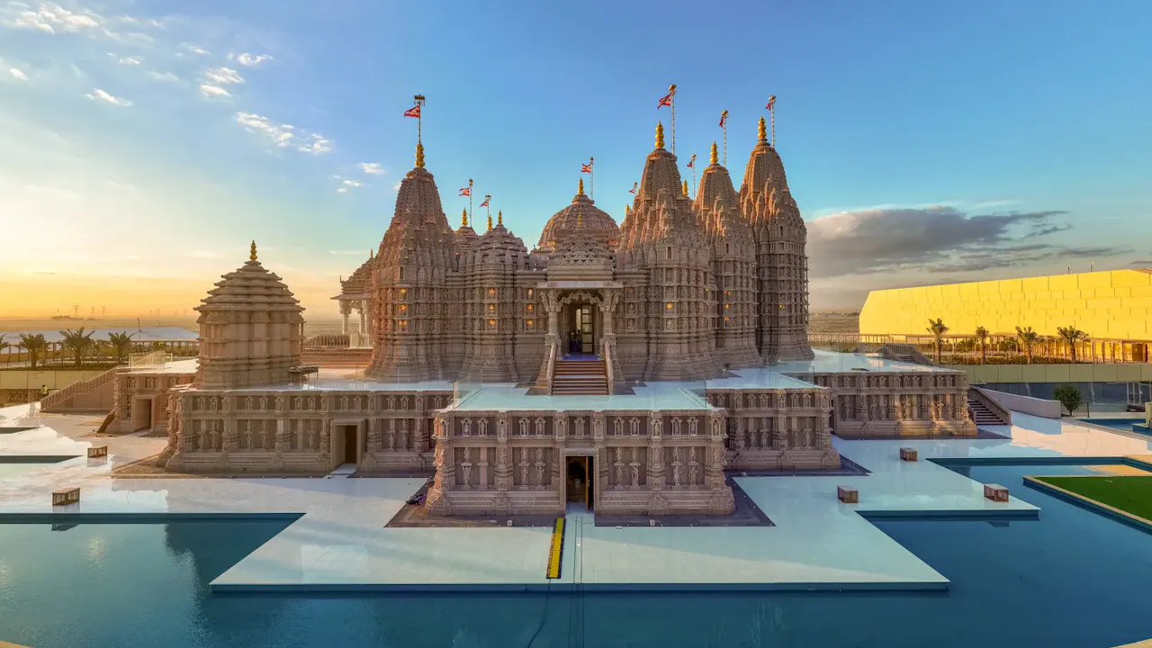 Abu Dhabi Hindu Temple Tour with Return Transfer From Dubai Location