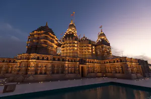 Abu Dhabi City Tour with Hindu Temple Tour with Return Transfer From Dubai 