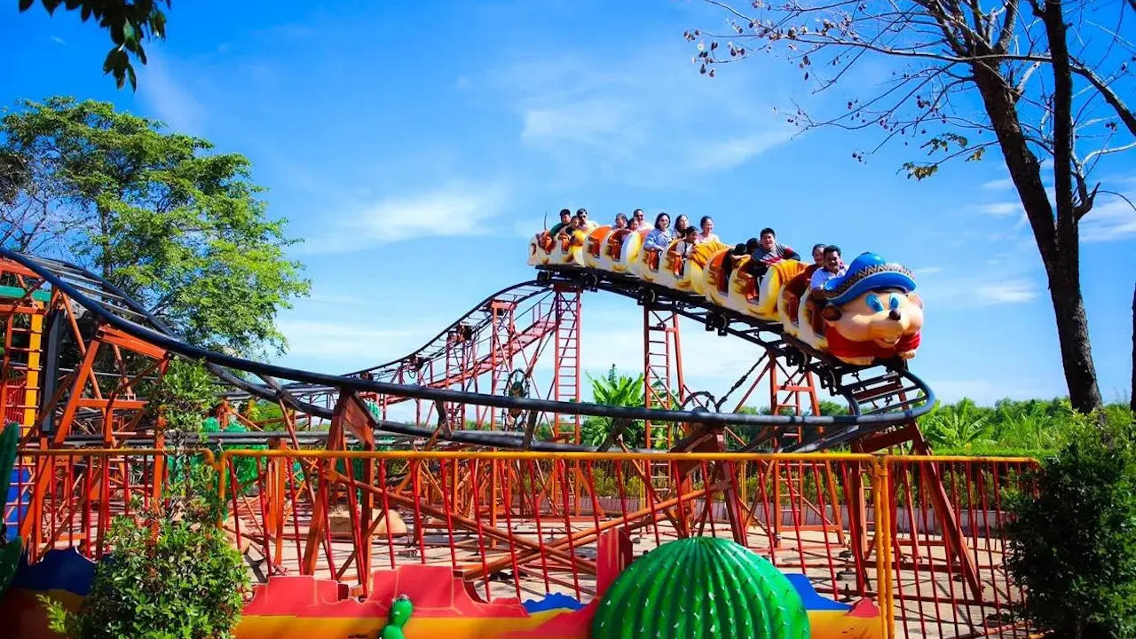 Dream World Bangkok with Round Trip Share Transfer Thrillark