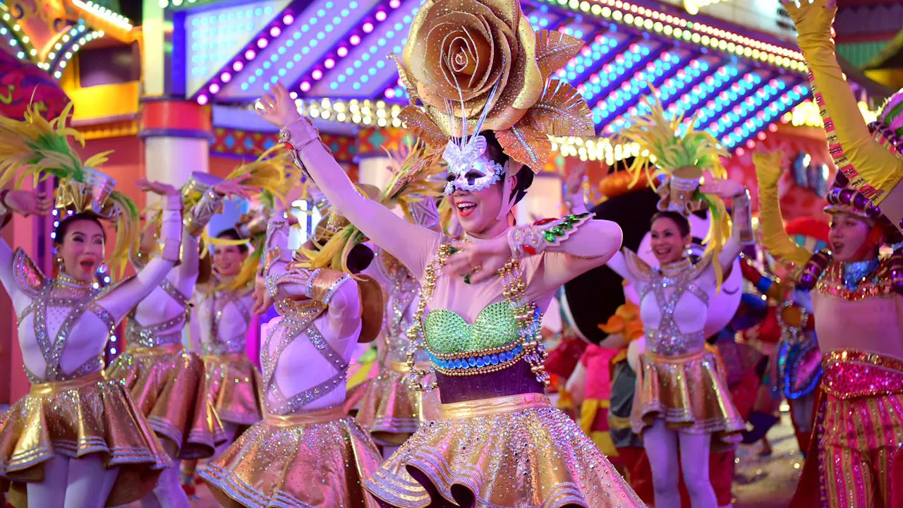 Carnival Magic Phuket Tickets with Optional Dinner Review