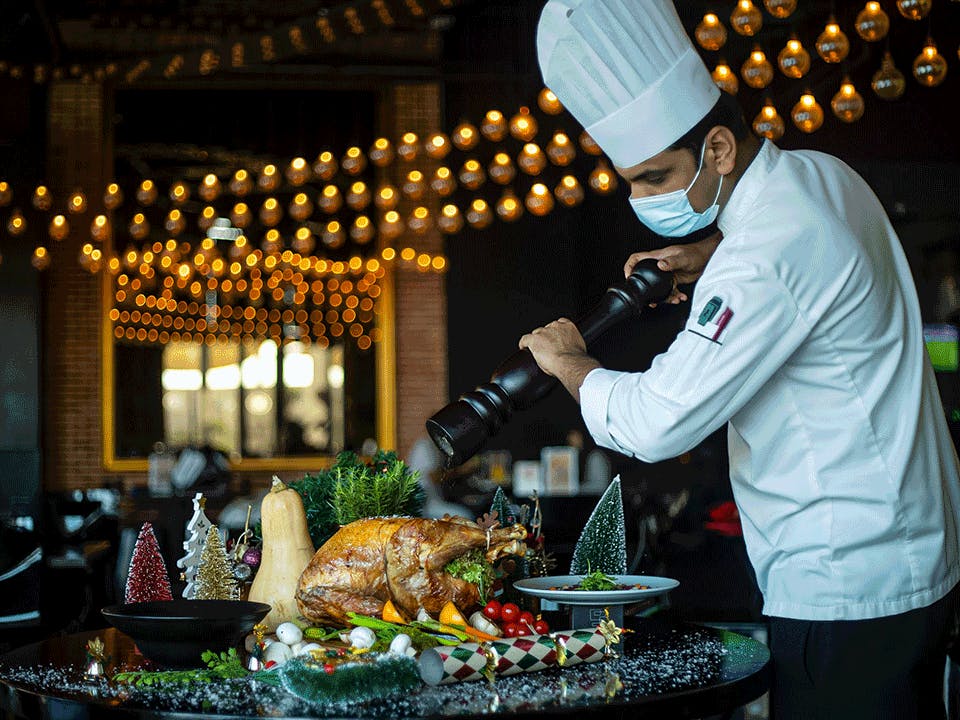 Yas Island Hotels + Free Park Pass (2 Adults + 1 Child) Discount