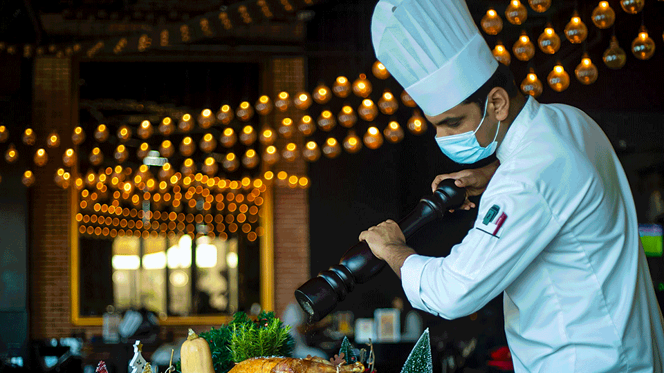 Yas Island Hotels + Free Park Pass (2 Adults + 1 Child) Discount