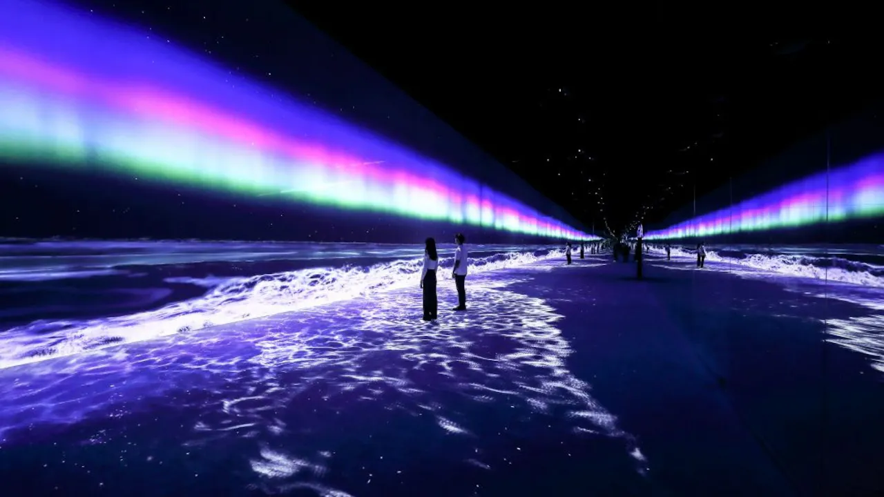 People at Arte Museum Dubai Art show