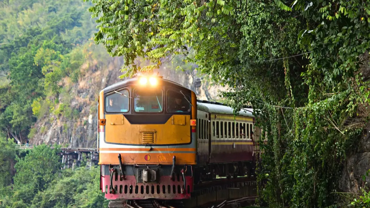 Kanchanaburi Safari Park and River Kwai Bridge Day Tour Ticket