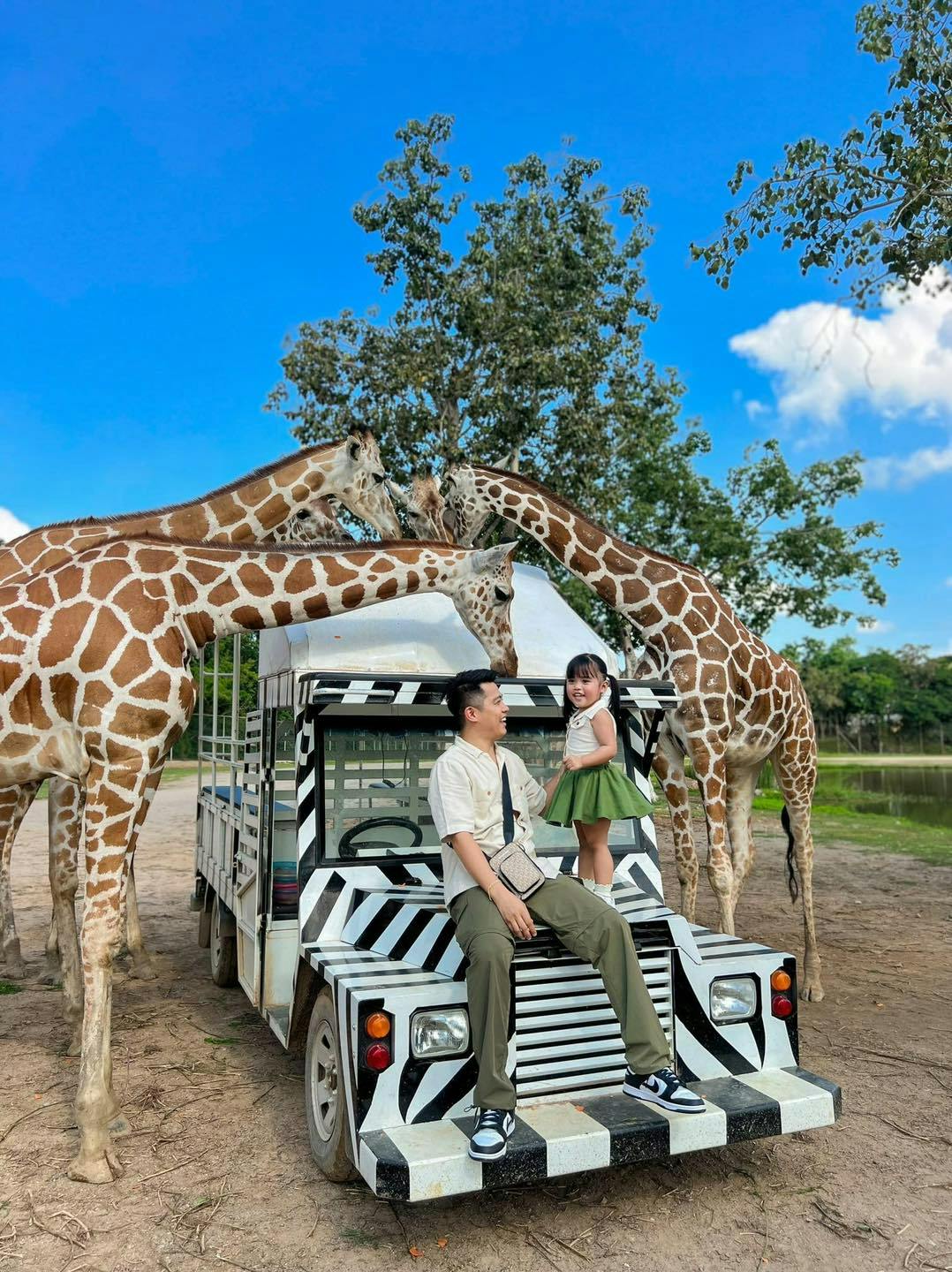 Kanchanaburi Safari Park Ticket and River Kwai Bridge Day Tour 