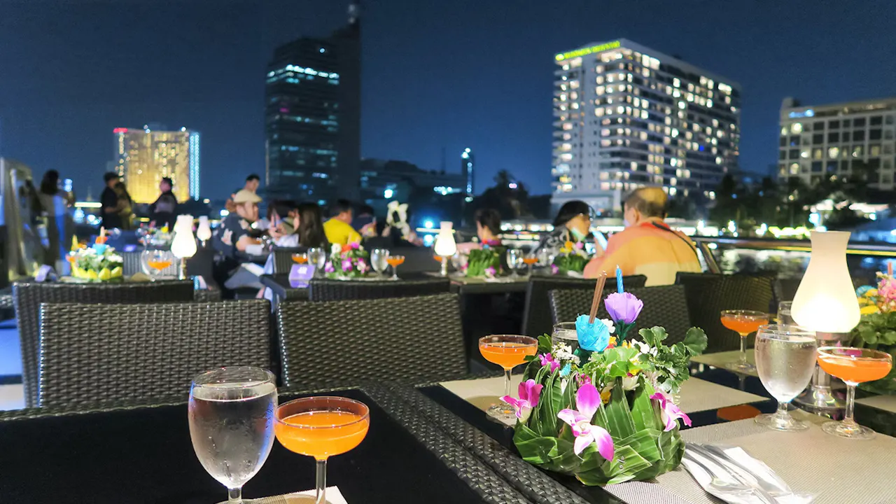 Royal Princess Dinner Cruise in Bangkok with Live Music Thrillark