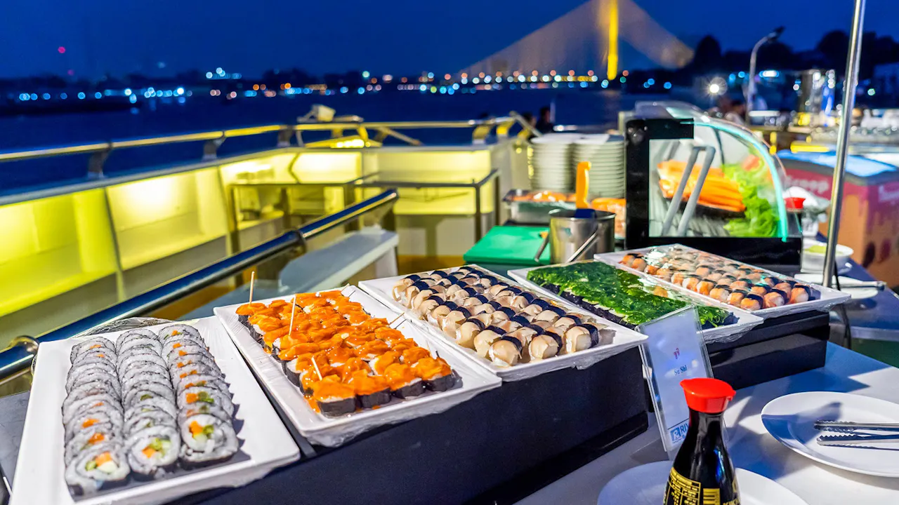 Royal Princess Dinner Cruise in Bangkok with Live Music Category