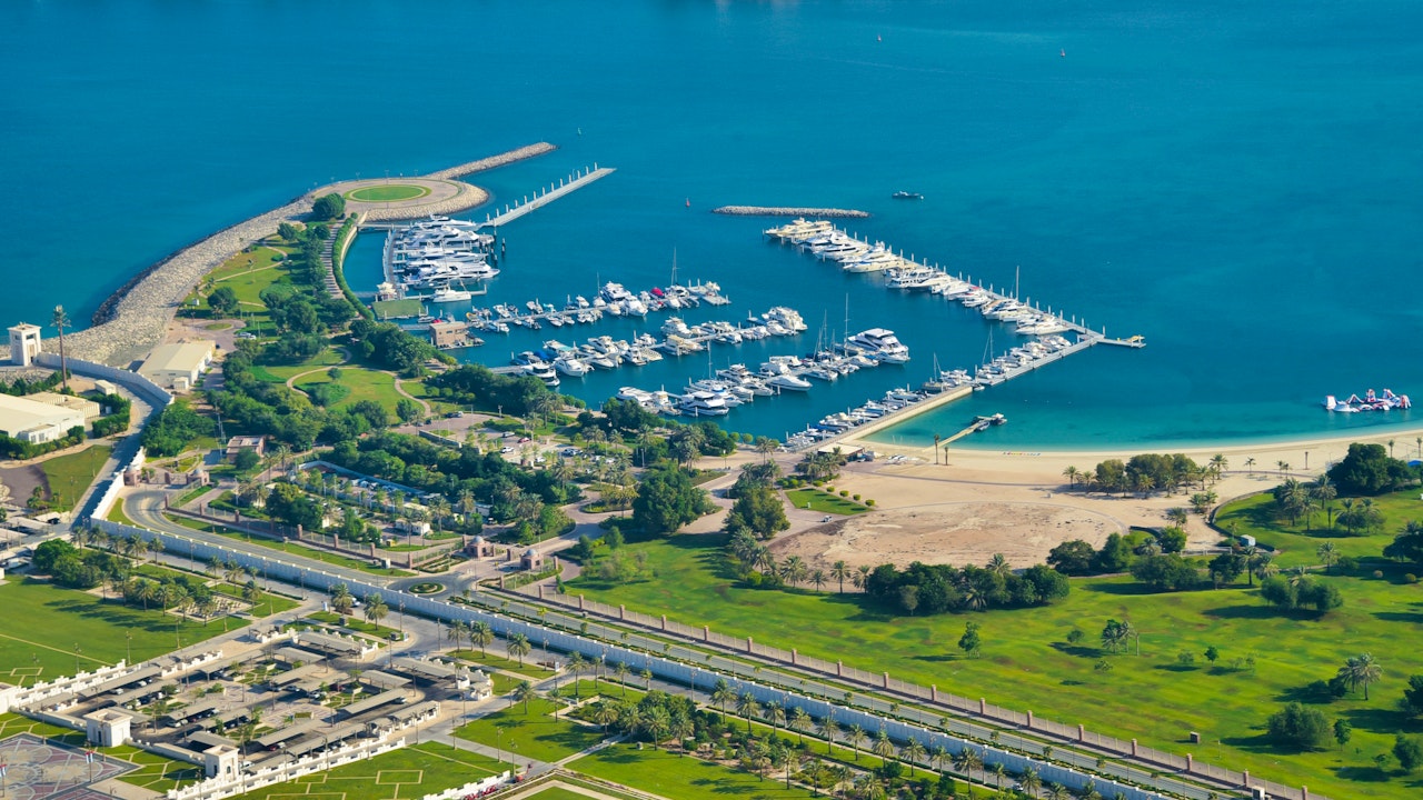 Abu Dhabi Helicopter Tour 30 MIN (Sharing Basis)