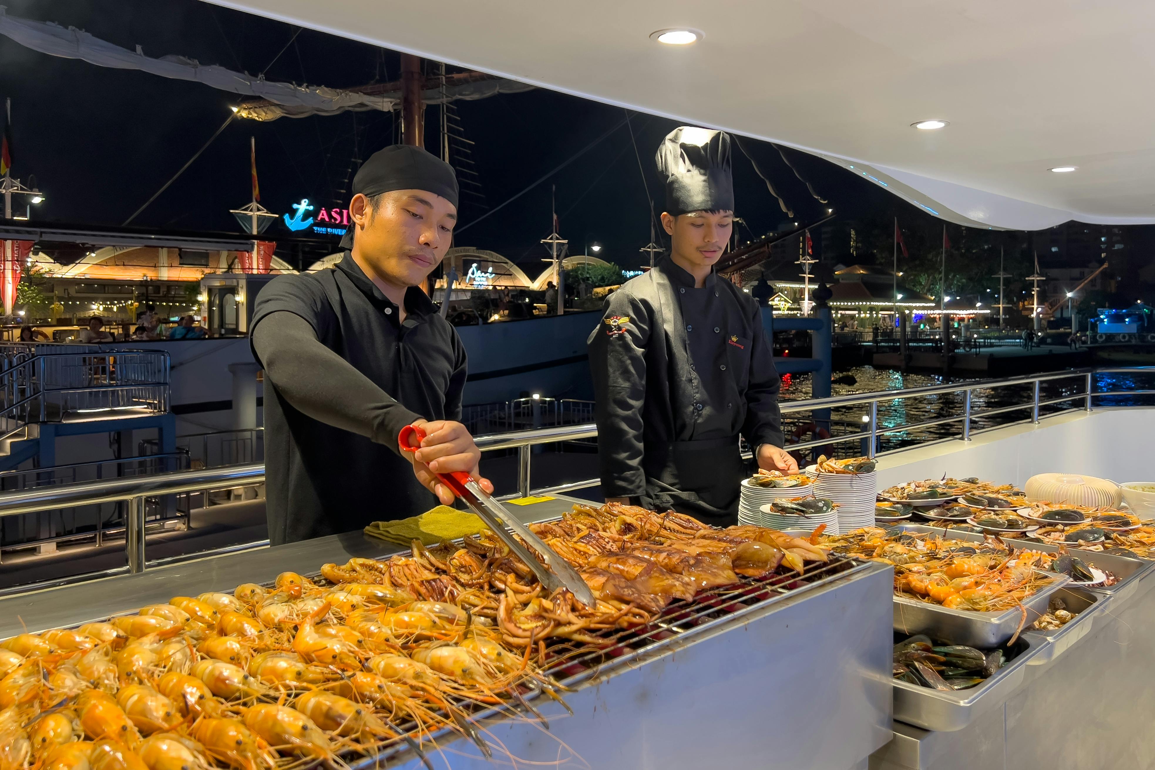 Royal Galaxy Dinner Cruise in Bangkok Location