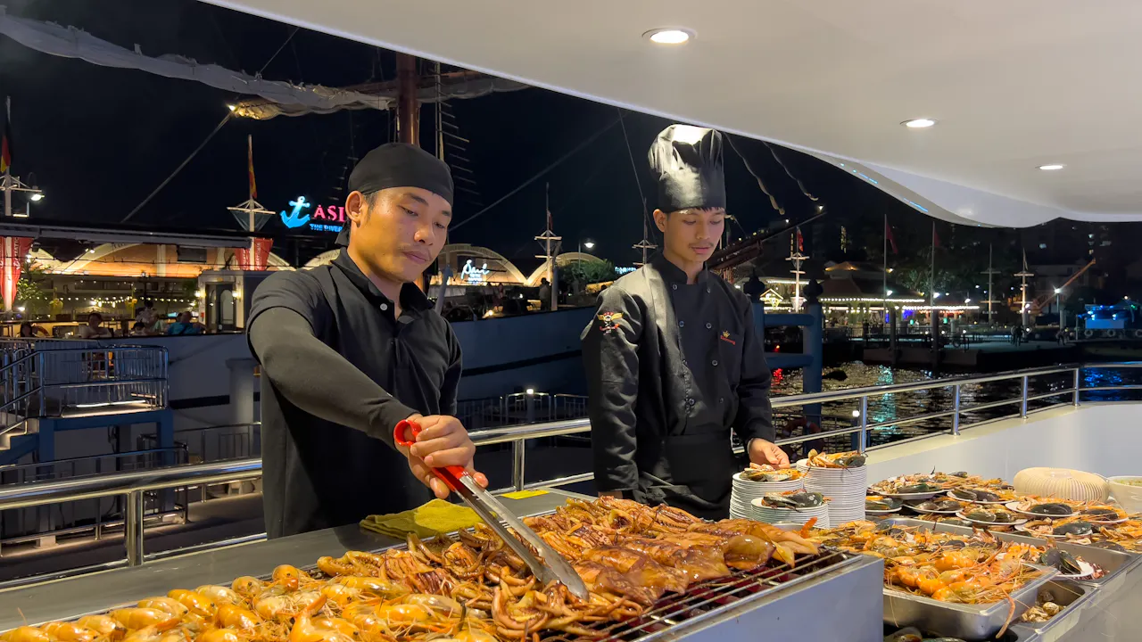 Royal Galaxy Dinner Cruise in Bangkok Location