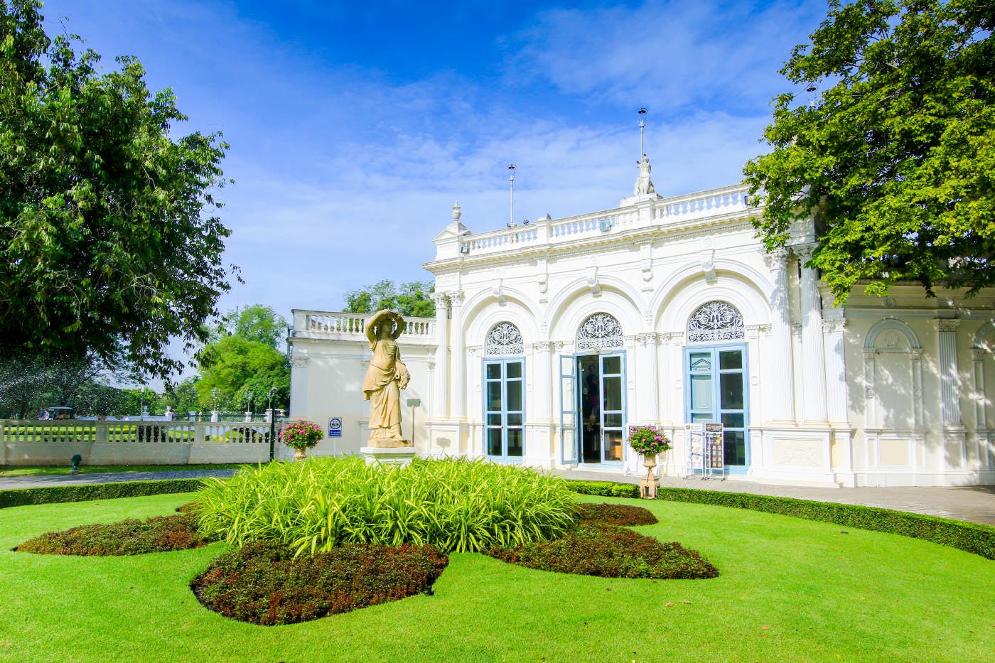 Ayutthaya Grand Pearl River Cruise Tour with International Buffet