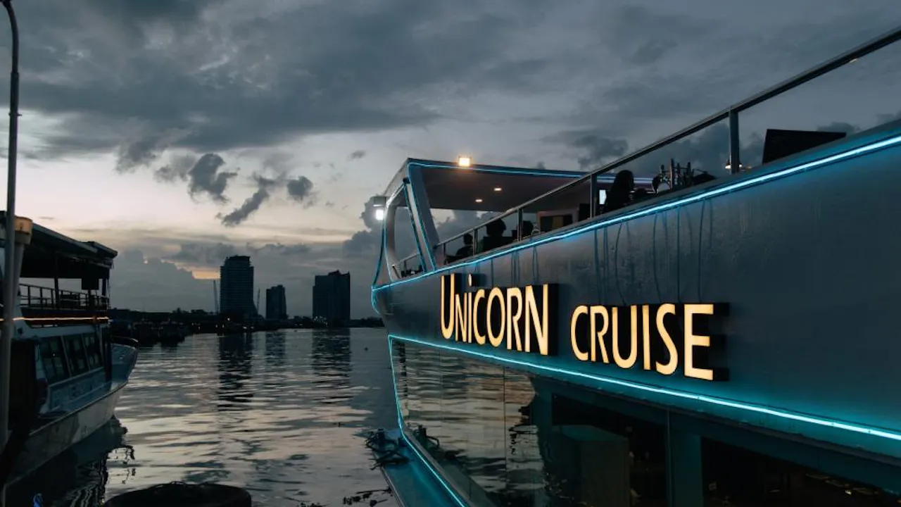 Unicorn Dinner Cruise in Bangkok with International Buffet Dinner Category