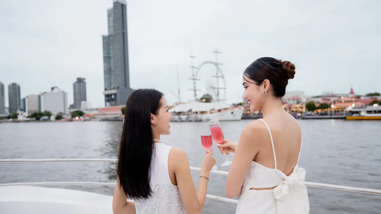 Unicorn Dinner Cruise in Bangkok with International Buffet Dinner Category