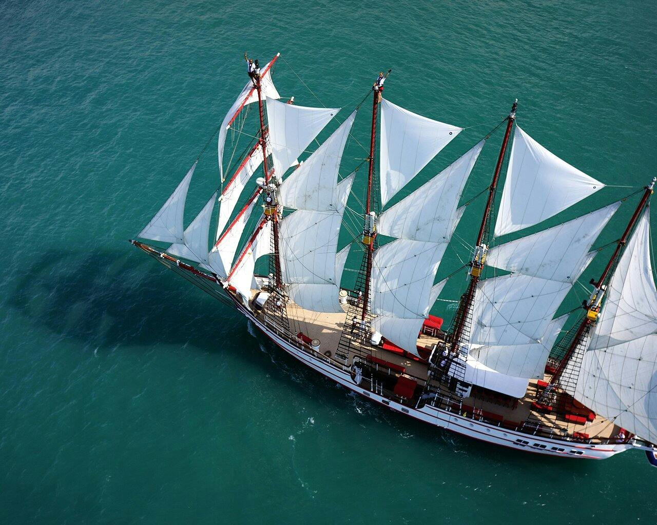 Singapore's Royal Albatross City Lights & Sunset Dinner Cruise Discount