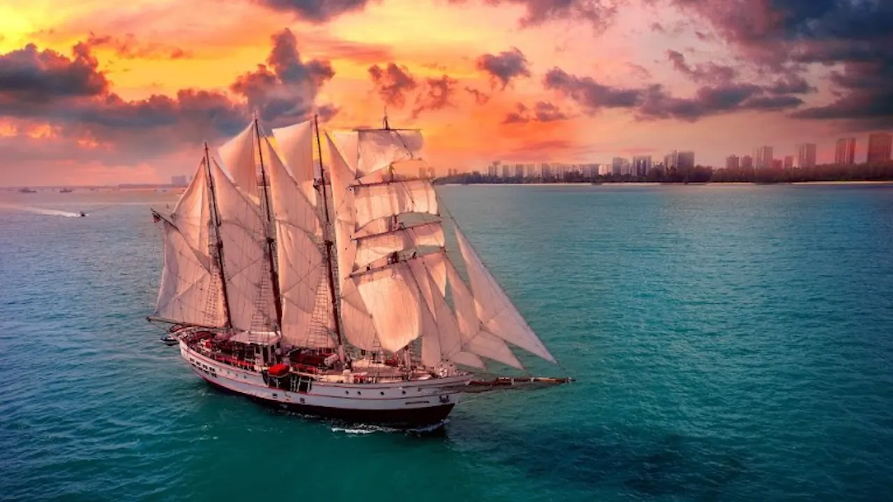 Singapore's Royal Albatross City Lights & Sunset Dinner Cruise