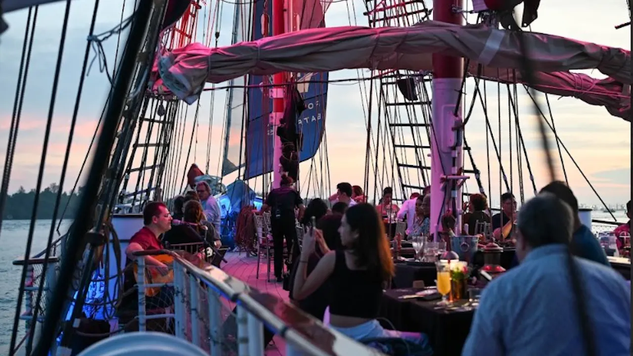 Singapore's Royal Albatross City Lights & Sunset Dinner Cruise Price