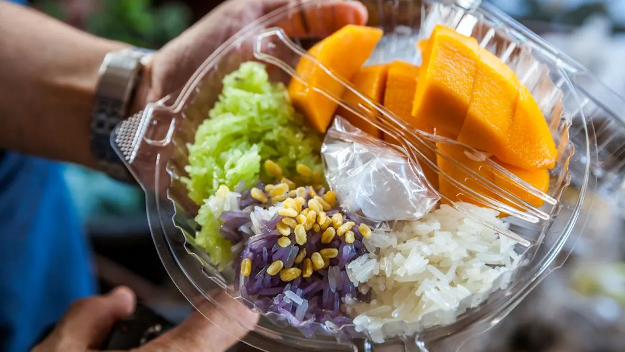 From Bangkok: Half-day Damnoen Saduak Floating Market Tour and Thai house with English Guide Discount