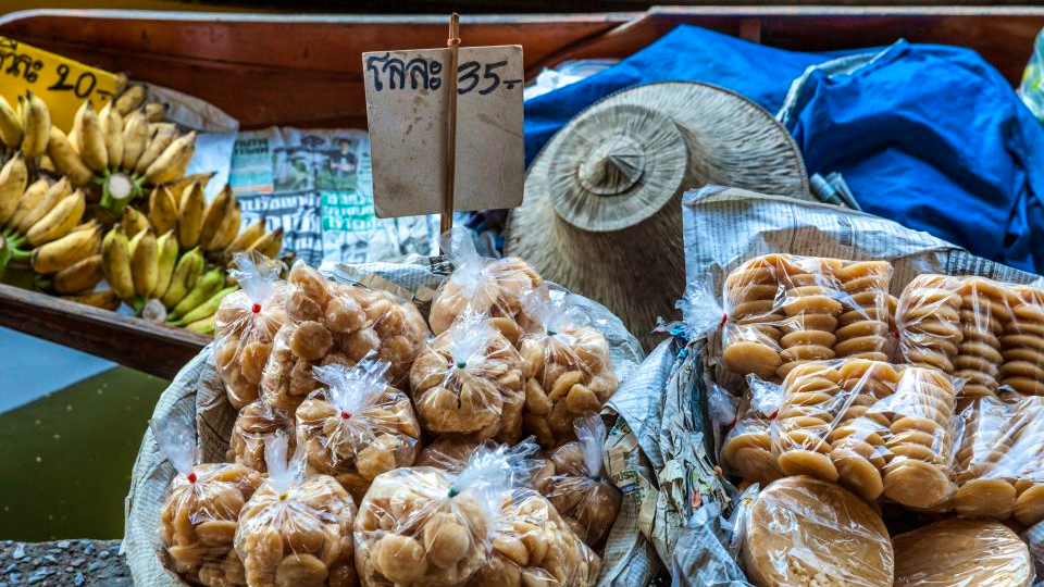 From Bangkok: Half-day Damnoen Saduak Floating Market Tour and Thai house with English Guide Ticket