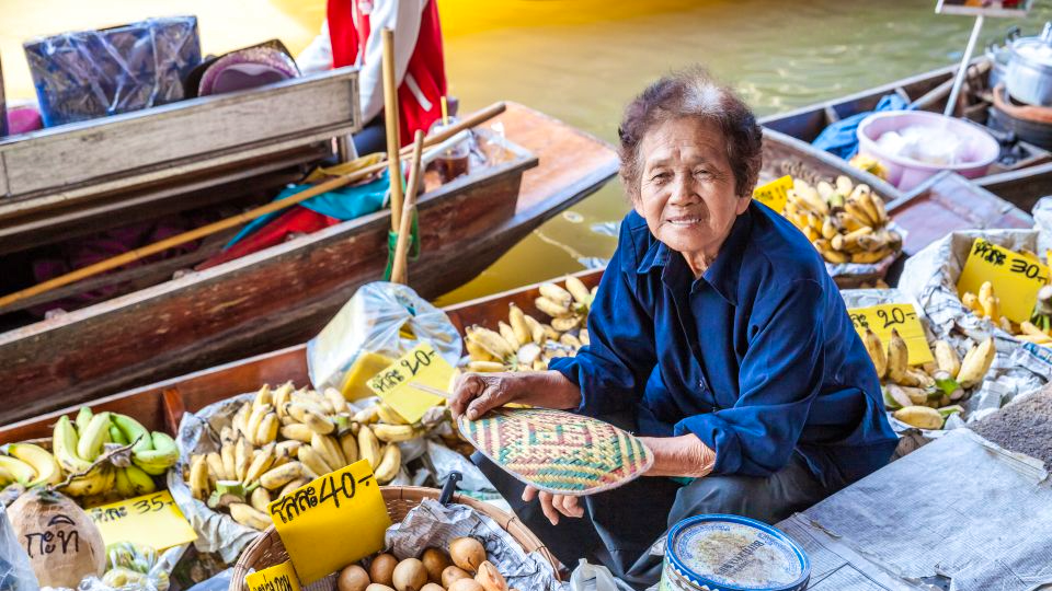 From Bangkok: Half-day Damnoen Saduak Floating Market Tour and Thai house with English Guide Price