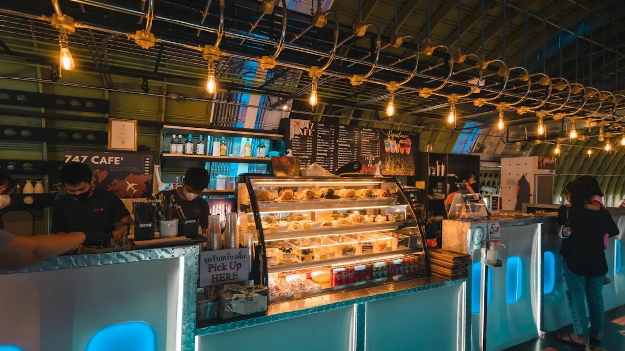 Bangkok-Bang Saen Japanese Cafe Instagram Day Tour: Instagramable Cafes, Bang Saen Beach & Fish Market