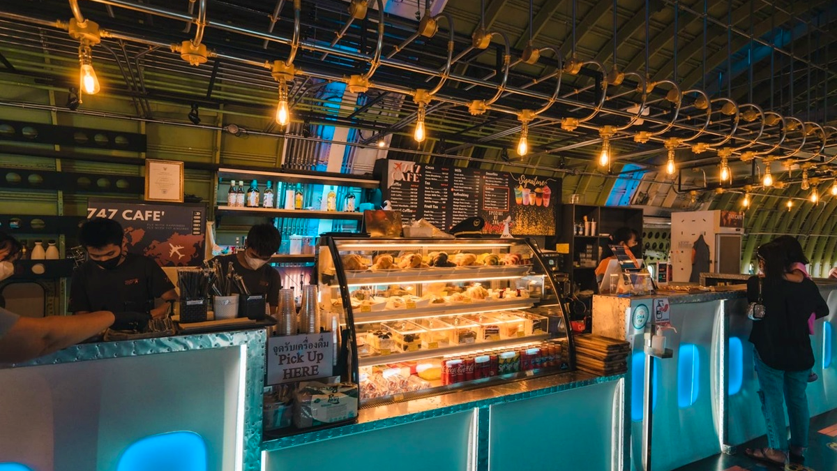 Bangkok-Bang Saen Japanese Cafe Instagram Day Tour: Instagramable Cafes, Bang Saen Beach & Fish Market