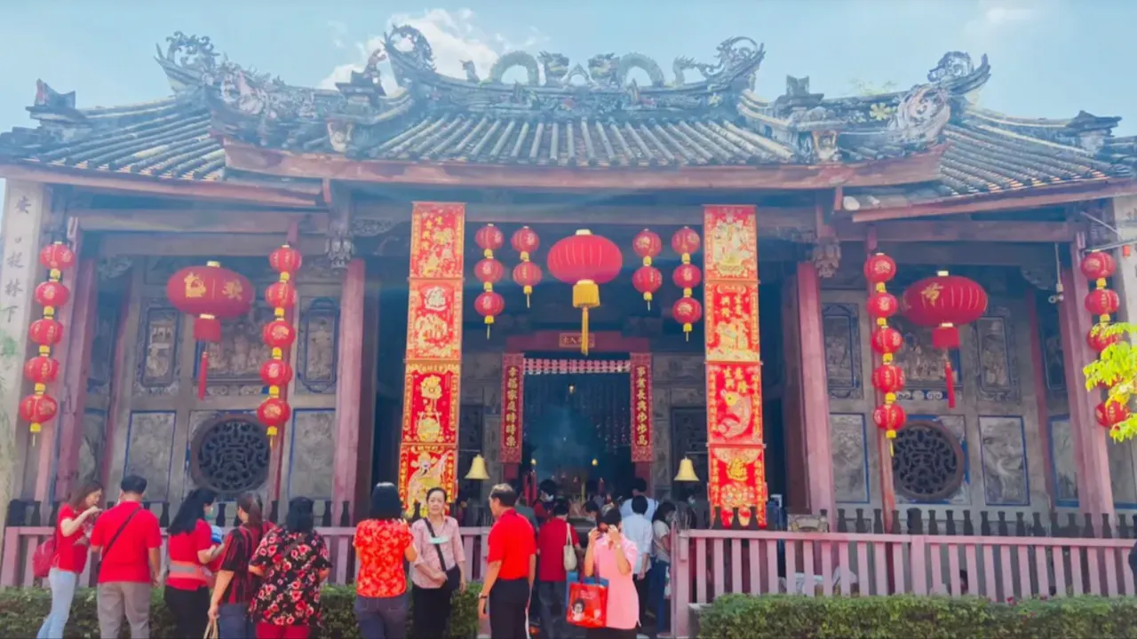 Discover the Rich Heritage: Old Portuguese Community and Flower Market. Thrillark