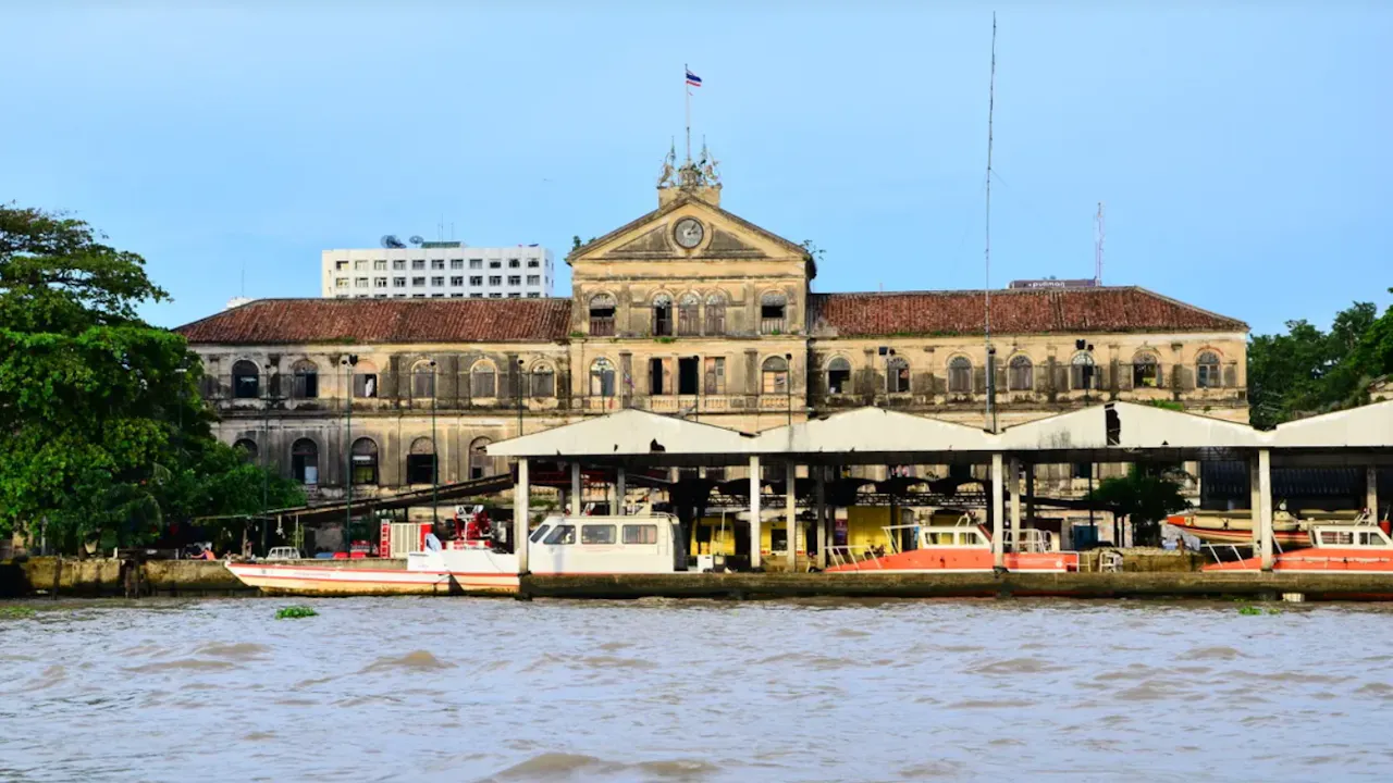 Discover the Rich Heritage: Old Portuguese Community and Flower Market. Location