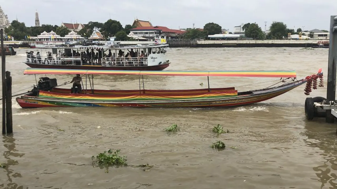 Best Of Bangkok: Temples & Long-tail Boat Tour with Lunch English Guide Ticket