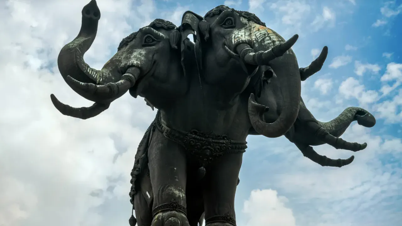 Explore The Giant Three-Headed Elephant - The Ancient City - Bang Pu Seaside