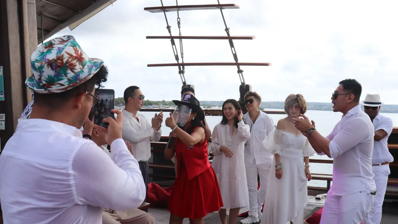 Bali Pirate Dinner Cruise Category