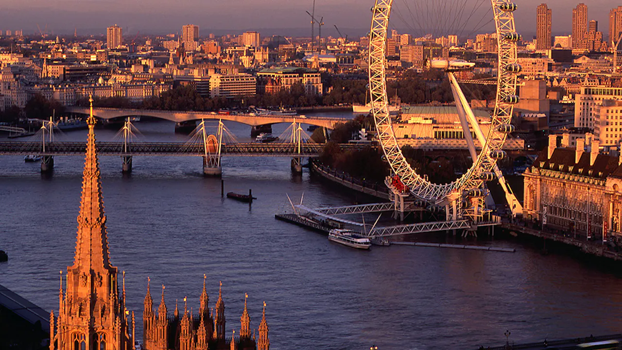 London Afternoon Tea Cruise on the River Thames