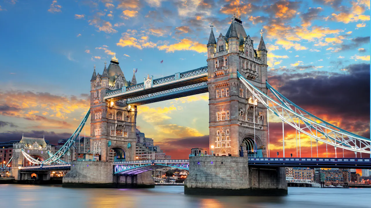 London: Hop-On Hop-Off Thames River Cruise Discount