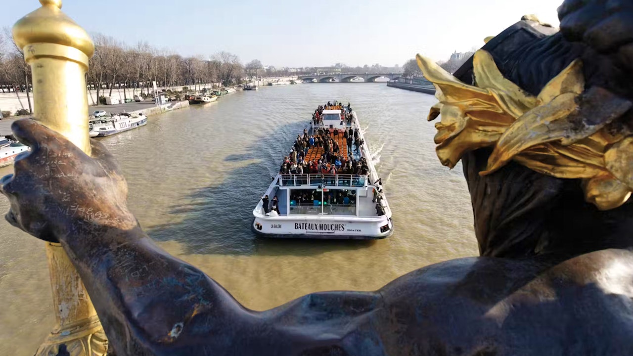 Louvre Museum: Entry Ticket + Seine River Cruise Ticket