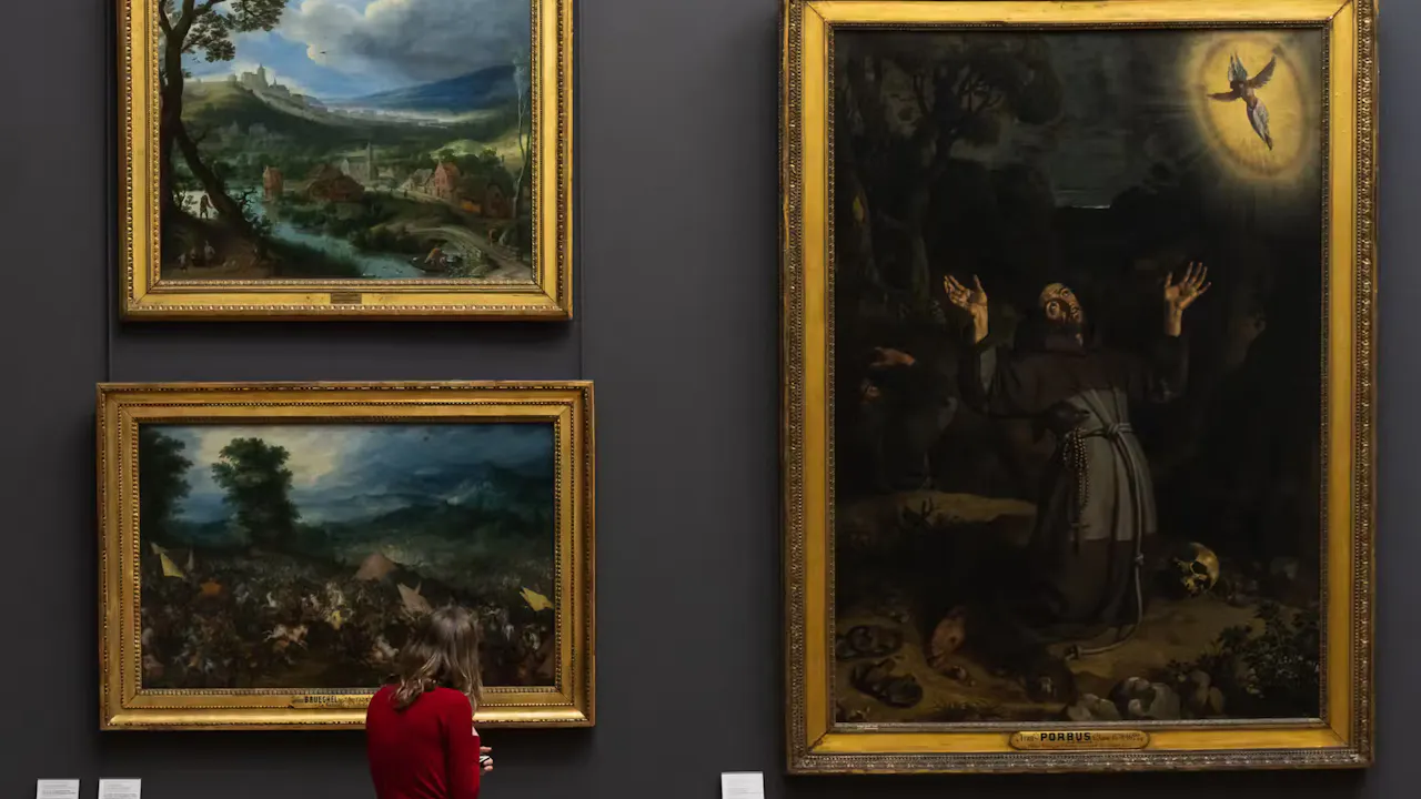 Louvre Museum: Entry Ticket + Seine River Cruise Discount