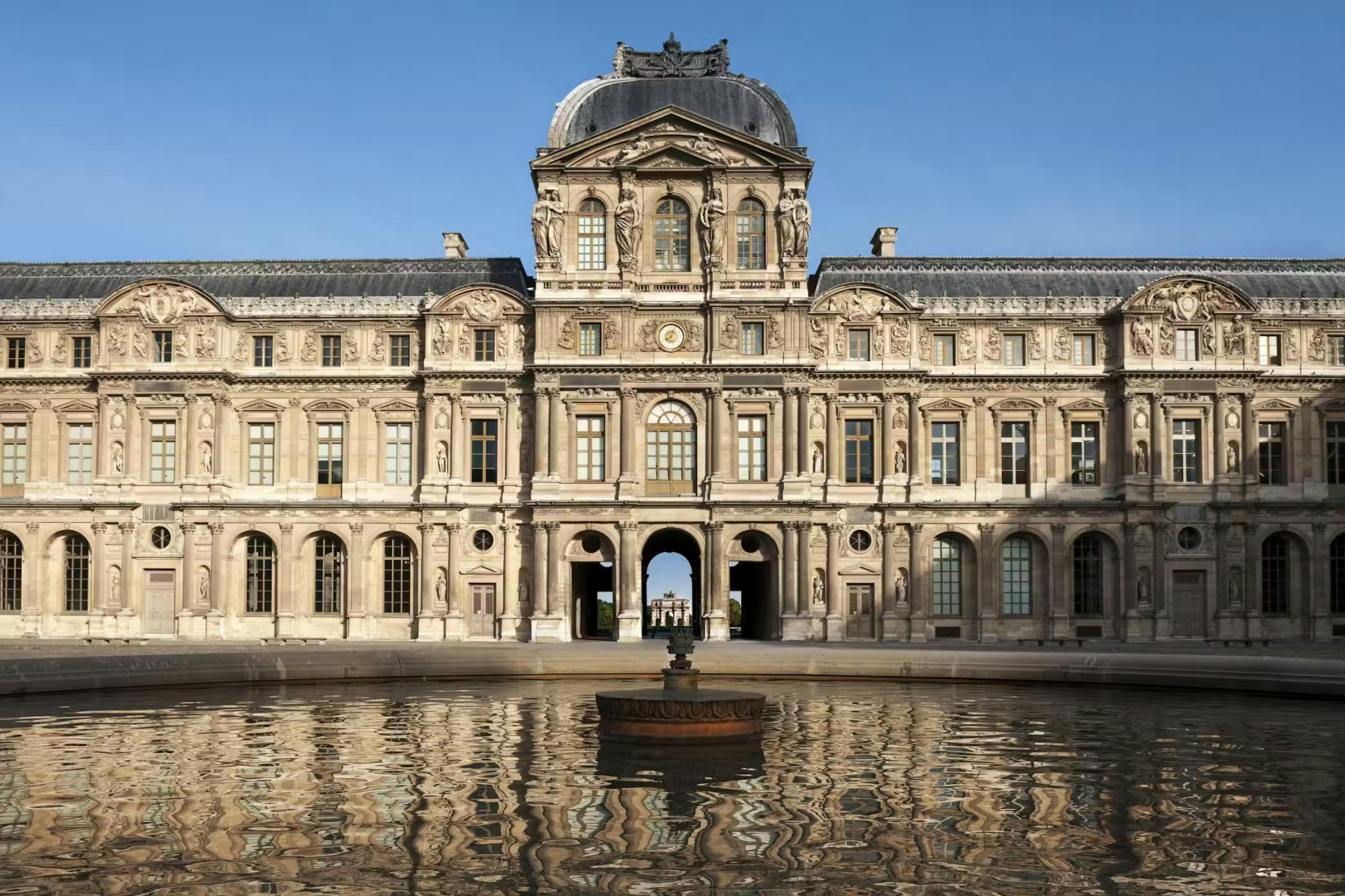 Louvre Museum: Entry Ticket + Hosted Access to Mona Lisa