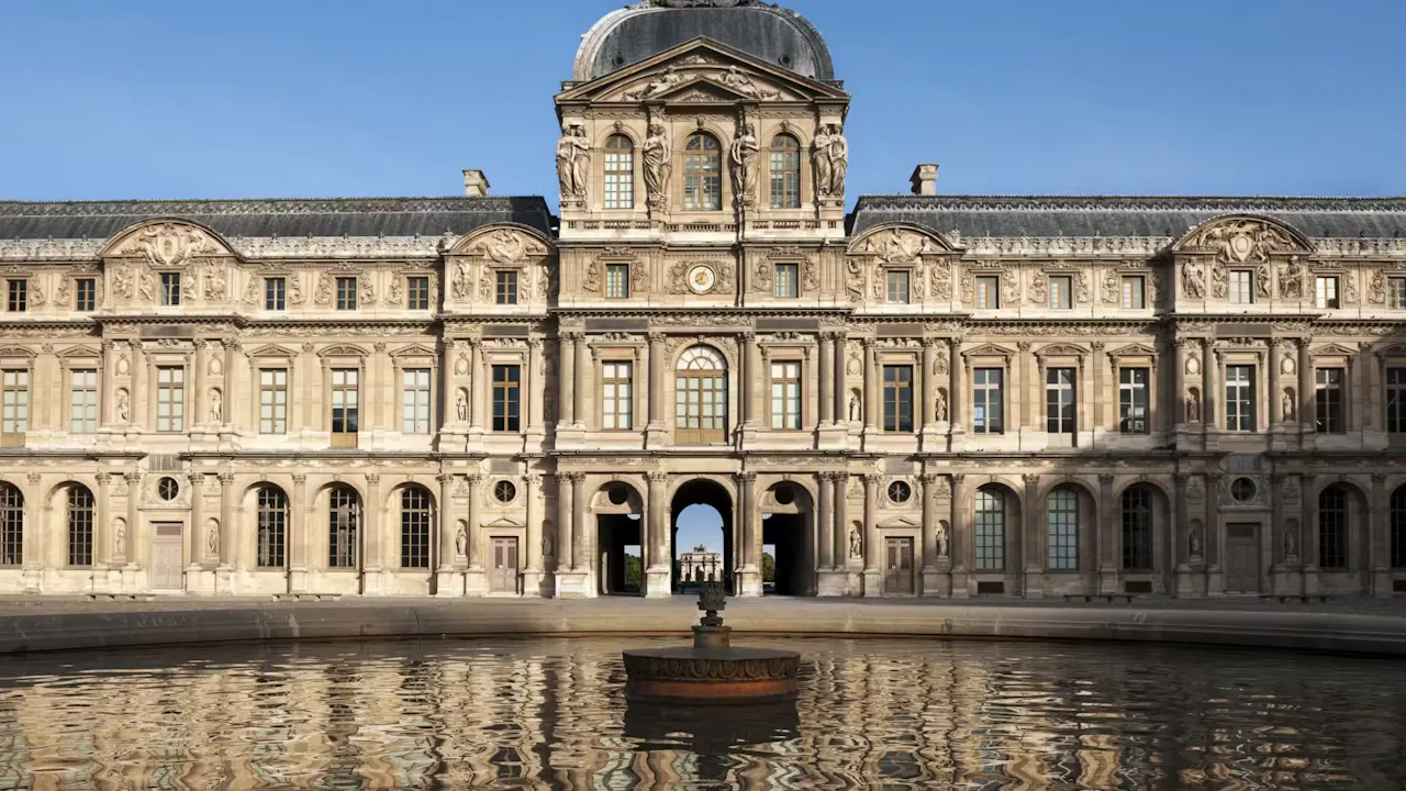 Louvre Museum: Fast Track Ticket + Hosted Access to Mona Lisa Location
