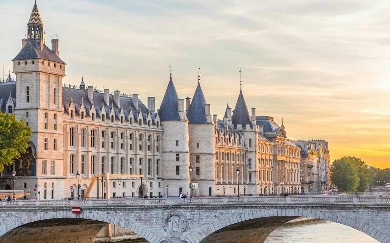 Sainte-Chapelle & Conciergerie Entry Ticket 