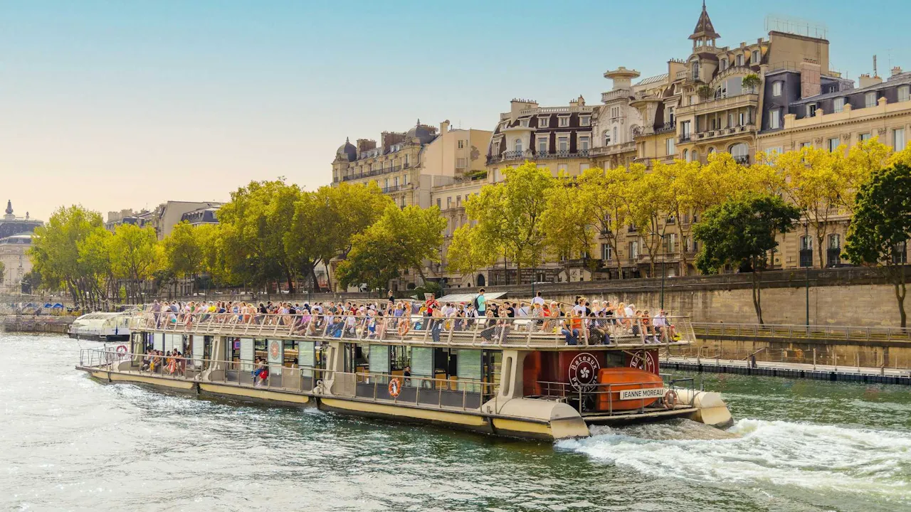 Seine River Sightseeing Cruise from the Eiffel Tower Ticket