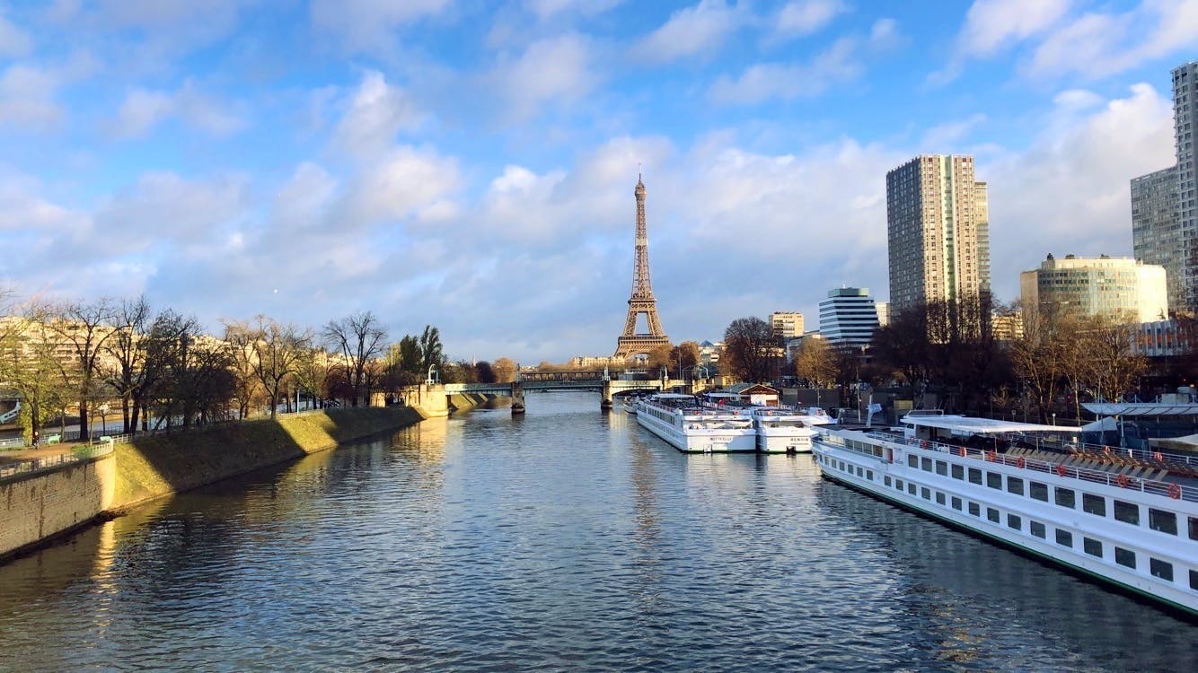 Eiffel Tower Reserved Access to the Summit + Audio Guide Price