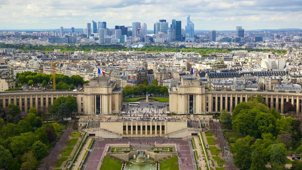 Eiffel Tower Reserved Access to the Summit + Audio Guide Location
