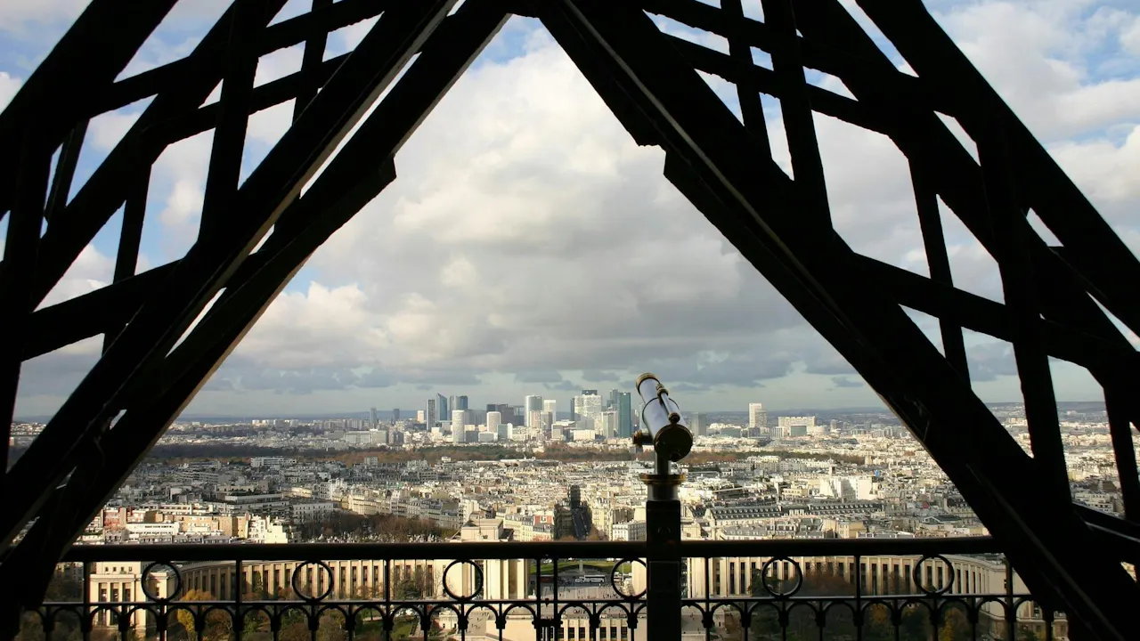 Eiffel Tower Reserved Access to the Summit + Audio Guide Discount