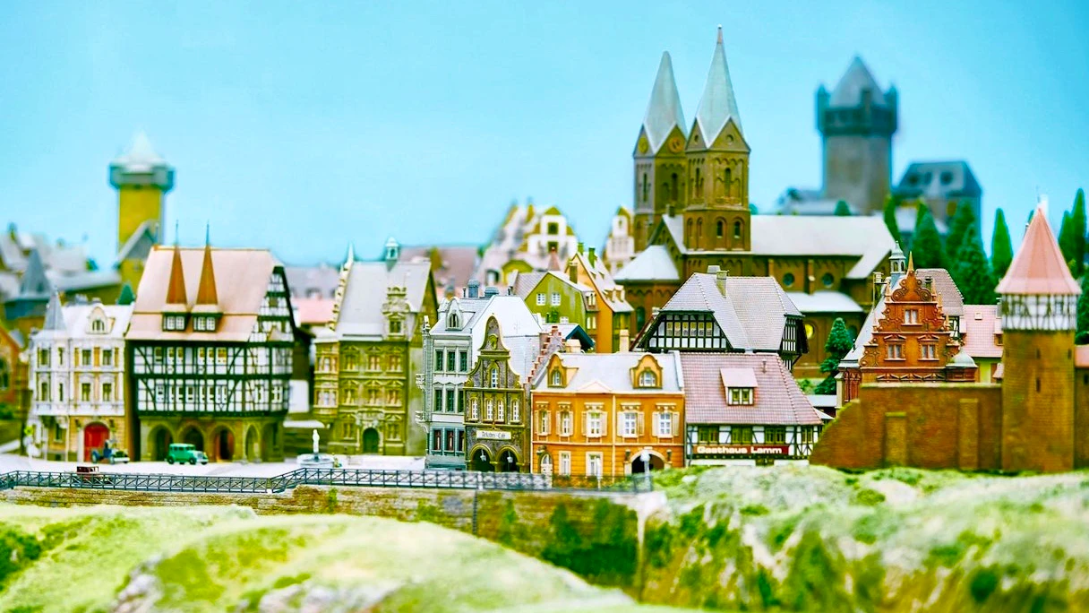 Small Worlds Tokyo Discount