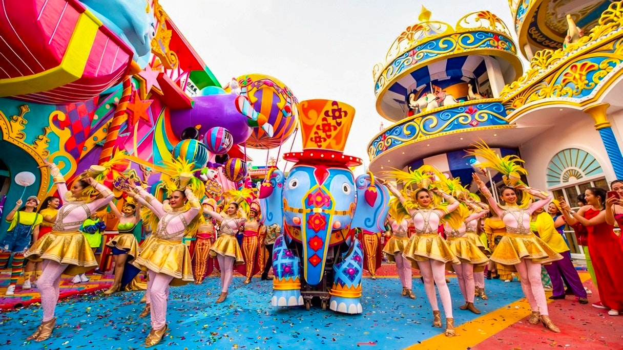 Combo: Carnival Magic Phuket and Aquaria Phuket Category