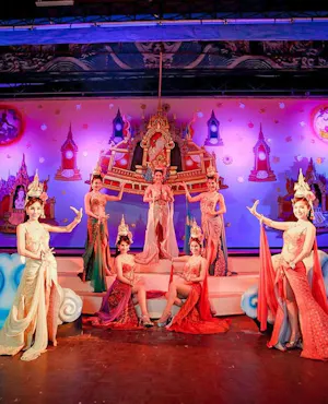 Combo: Golden Dome Cabaret Show and Sea Life Bangkok