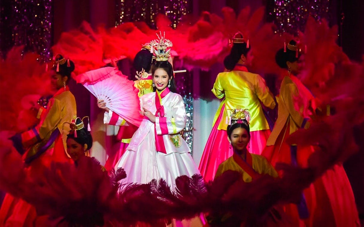 Combo: Golden Dome Cabaret Show and Sea Life Bangkok Discount