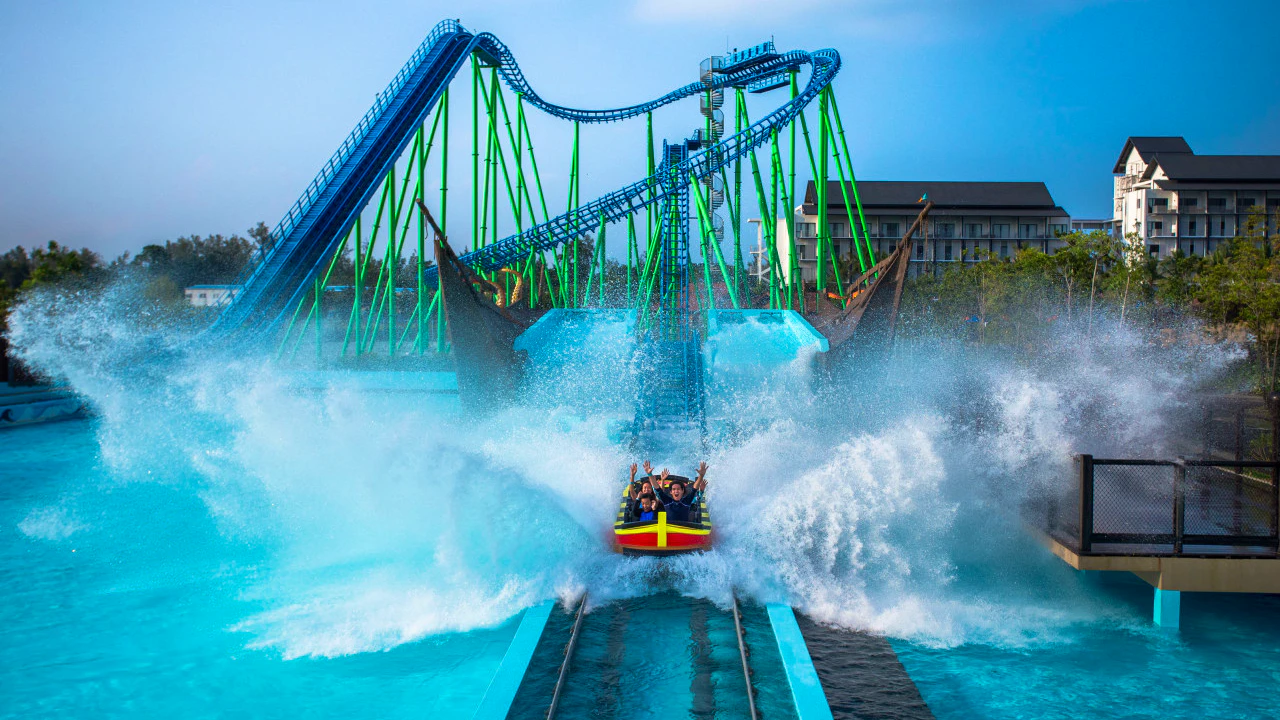 Combo: Adventure Waterpark Desaru Coast + Illusian 3D Art Museum