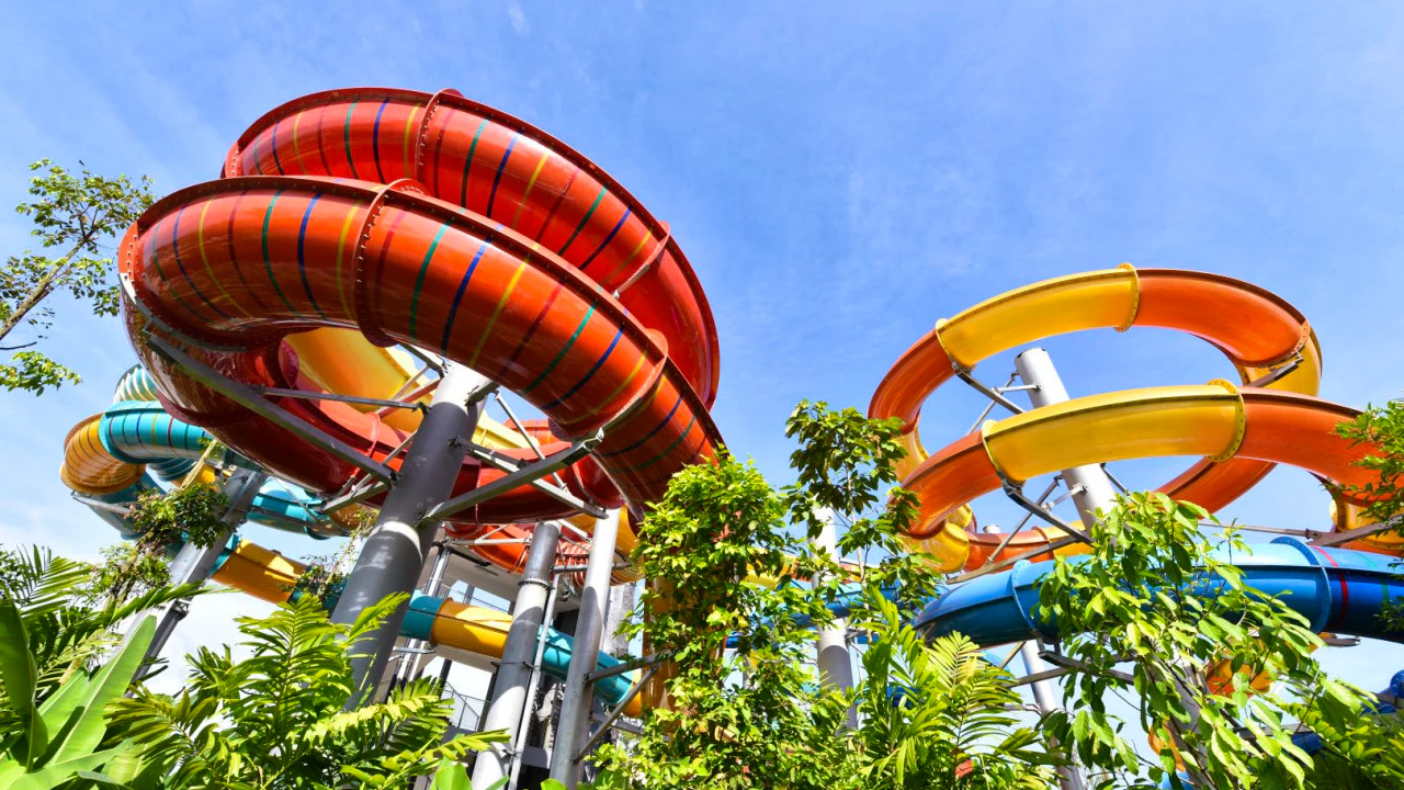 Combo: SplashMania Gamuda Cove + Batu Caves and Kuala Lumpur Countryside Tour Ticket