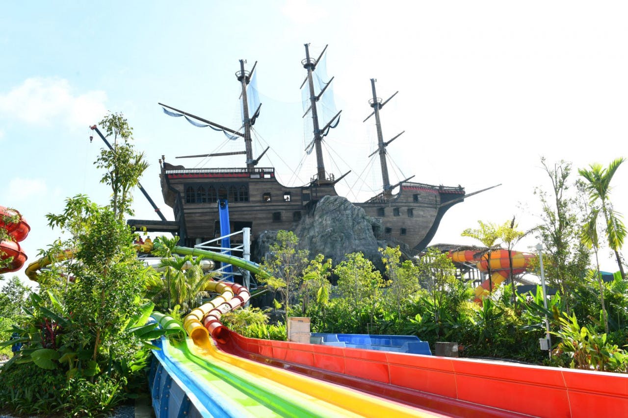 Combo: SplashMania Gamuda Cove + Batu Caves and Kuala Lumpur Countryside Tour